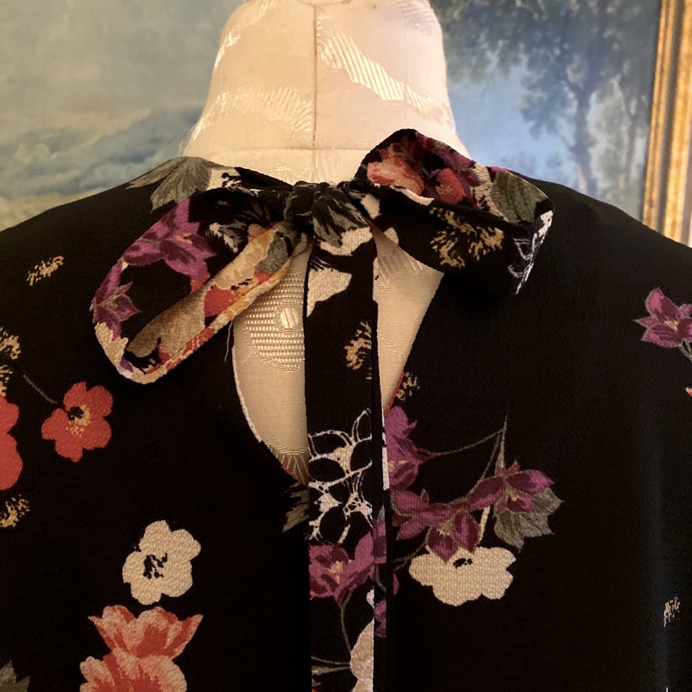 Designer Black Floral Blouse w Ruffle Sleeve size M - Picture 3 of 8